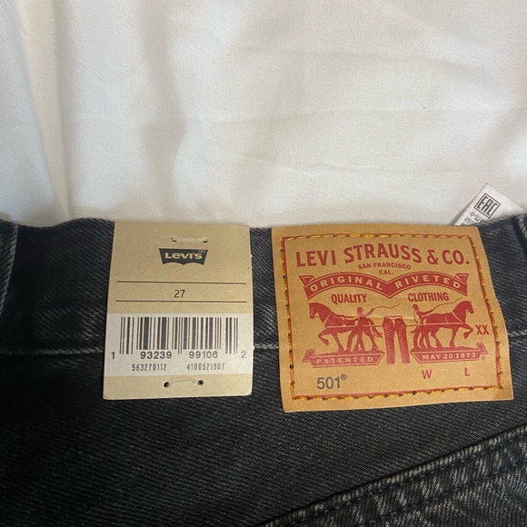 LEVI'S NWT Women's 27 High Waisted Button Fly Front Cut Off Distressed Shorts - Picture 3 of 3